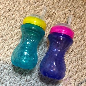 2 sippy cups